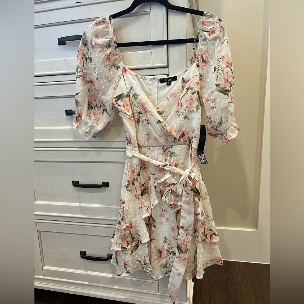 Adorable flower printed dress, size Medium